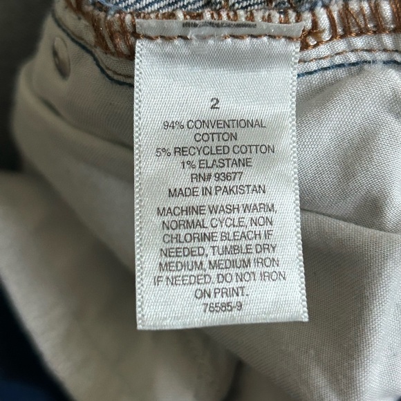 A.N.A. Highest Rise Vintage Denim Distressed Straight Jeans Size 2 - Picture 5 of 8